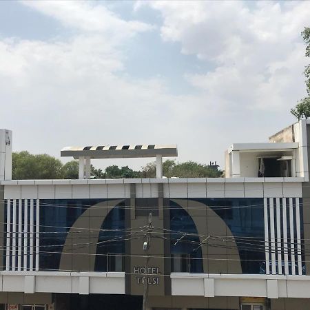 Hotel Tulsi Bānda Esterno foto