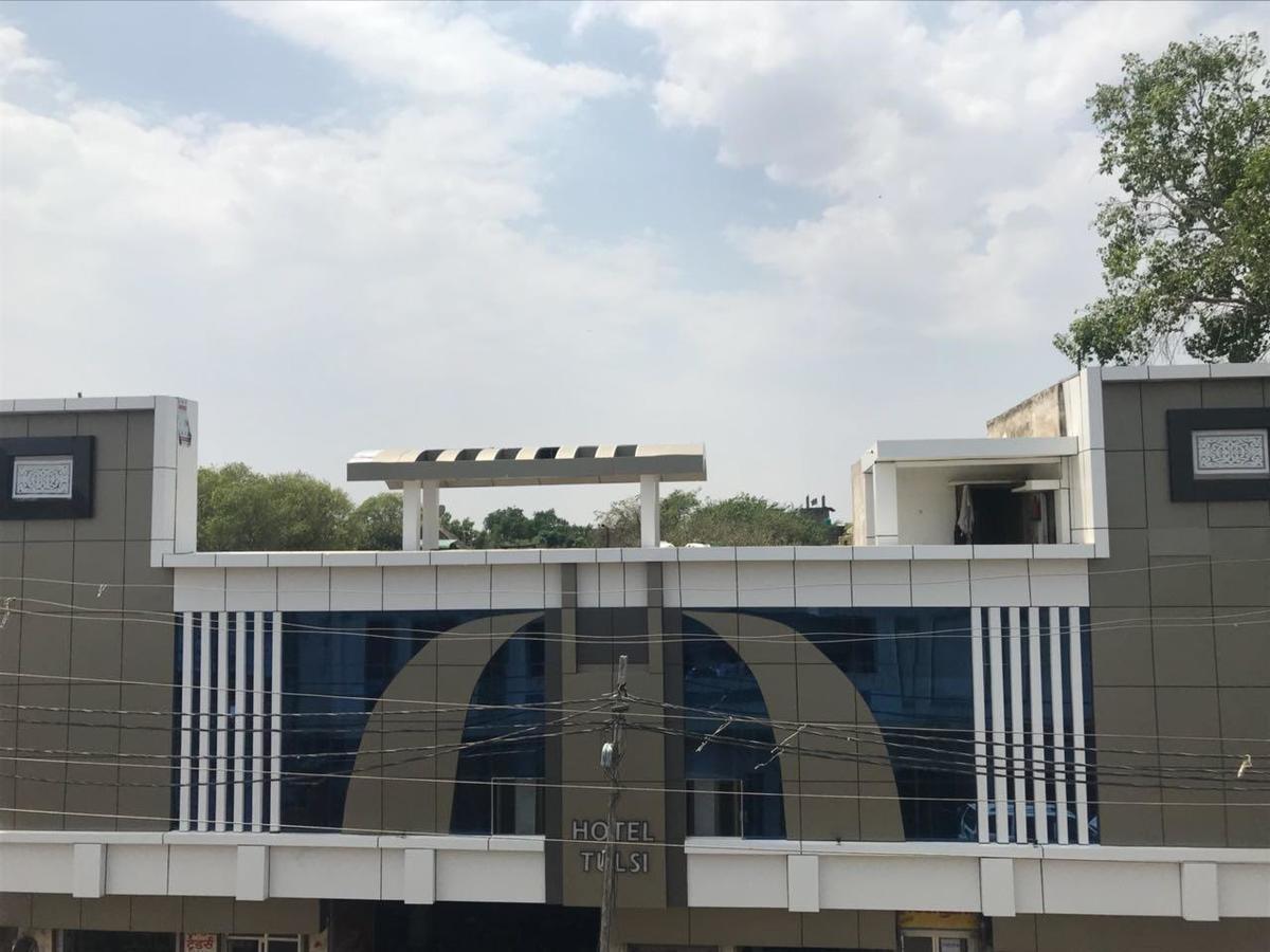 Hotel Tulsi Bānda Esterno foto